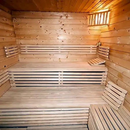 - Maxim ホテル Božava