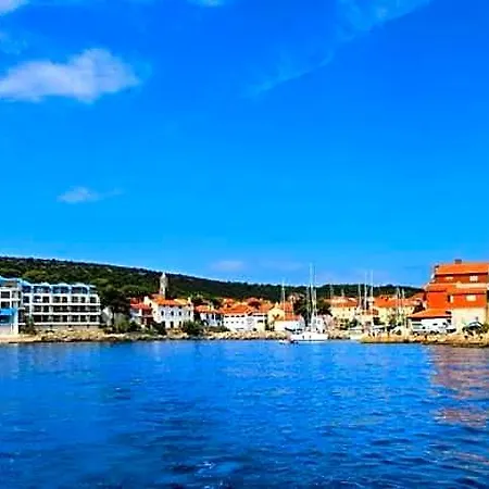 - Maxim 4* Božava